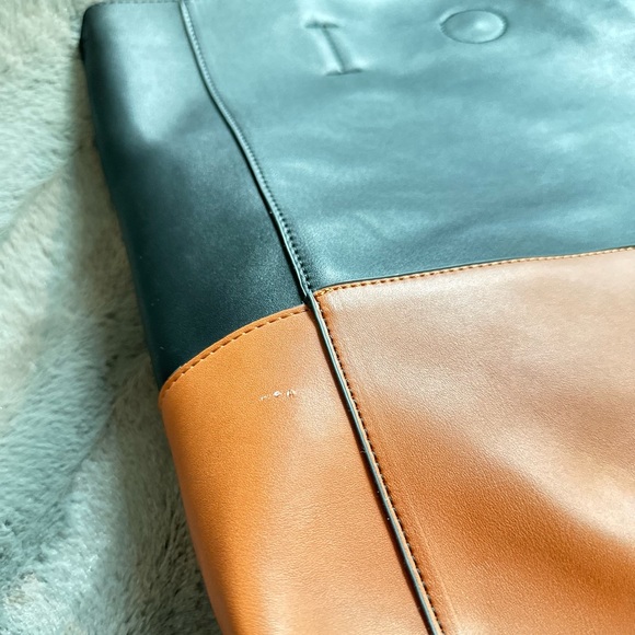 Simons Tote with Pouch (Free with purchase worth $200 or more) - Picture 2 of 7